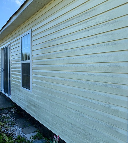 How Soft Washing Removes Algae, Mold, and Pollen from NC Homes Safely